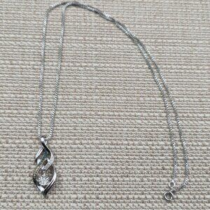18 Inch Sterling Silver Small Diamonds Simple Pendant Necklace A6272